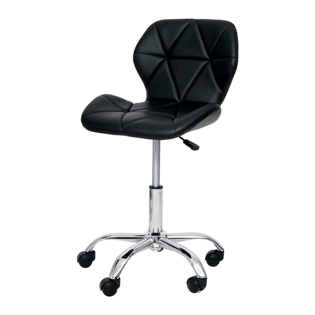 Cadeira Slim Office Cromada Preta. Base em aço cromado. Assento em PU base cromada com densidade D20. Estrutura leve e estável para uso diário em escritórios e home office. Ajuste de altura com medidas compactas.